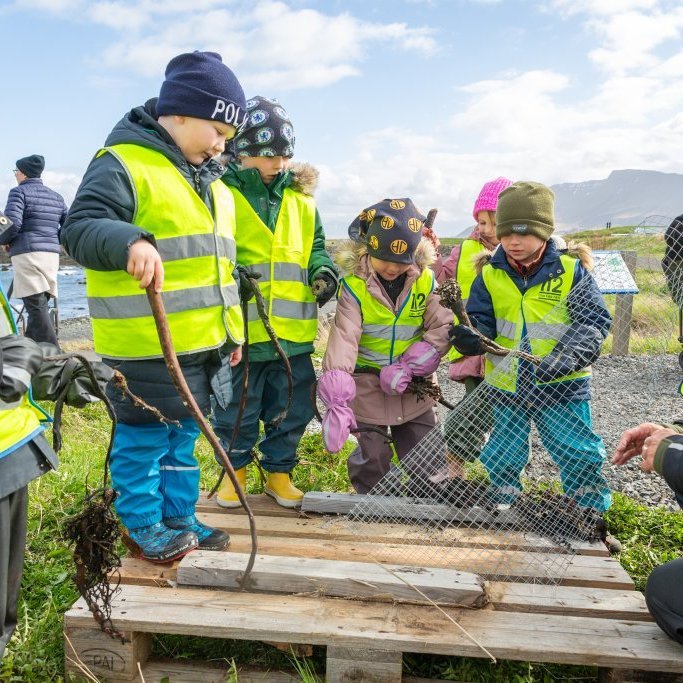 Sæskrímsli í Kalmansvík - Unnið af elstu deild leikskólans Garðaseli (2024)
Ljósmynd: Guðni Hannesson