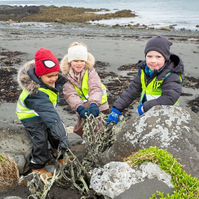 Sæskrímsli í Kalmansvík - Unnið af elstu deild leikskólans Garðaseli (2024)
Ljósmynd: Guðni Hannesson