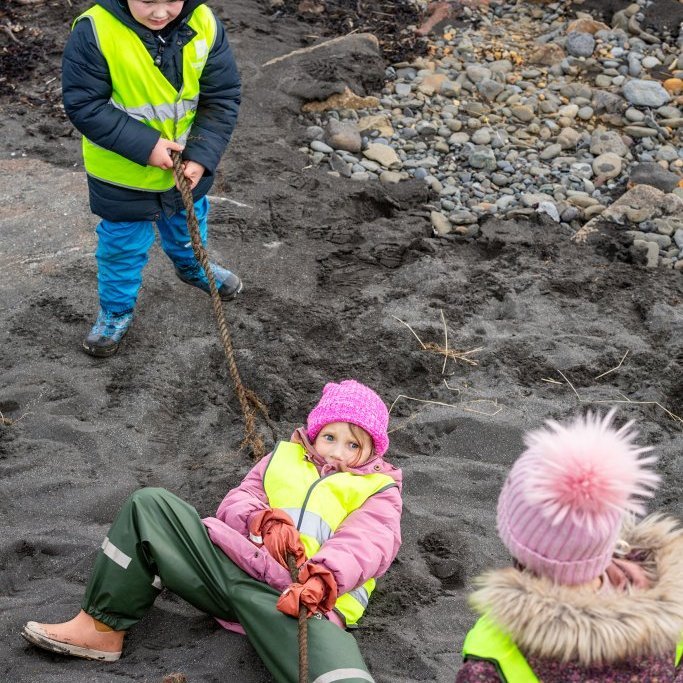 Sæskrímsli í Kalmansvík - Unnið af elstu deild leikskólans Garðaseli (2024)
Ljósmynd: Guðni Hannesson