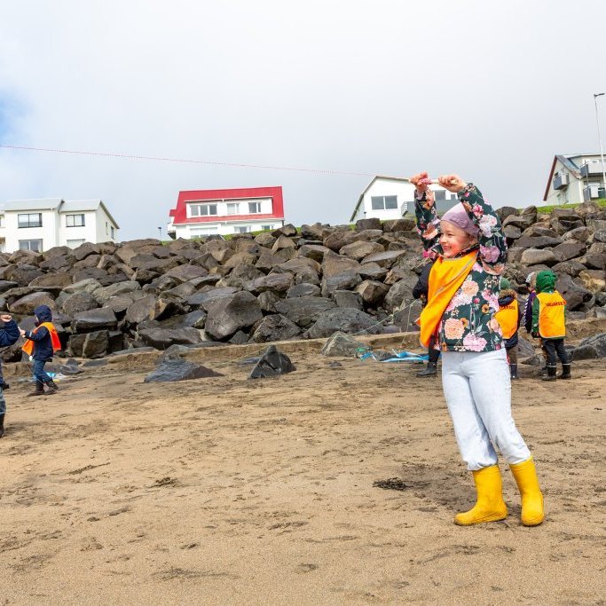 Sæskrímsli á Langasandi - Unnið af elstu deild leikskólans Vallarsel (2024)
Ljósmynd: Guðni Hannesson