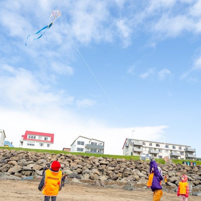 Sæskrímsli á Langasandi - Unnið af elstu deild leikskólans Vallarsel (2024)
Ljósmynd: Guðni Hannesson