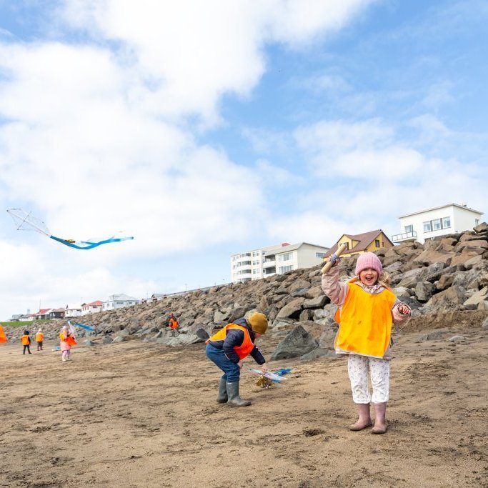 Sæskrímsli á Langasandi - Unnið af elstu deild leikskólans Vallarsel (2024)
Ljósmynd: Guðni Hannesson