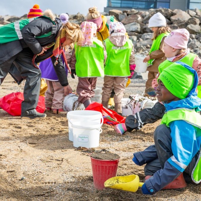 Sæskrímsli á Langasandi við Sólmundarhöfða - Unnið af elstu deild leikskólans Akraseli (2024)
Ljósmynd: Guðni Hannesson