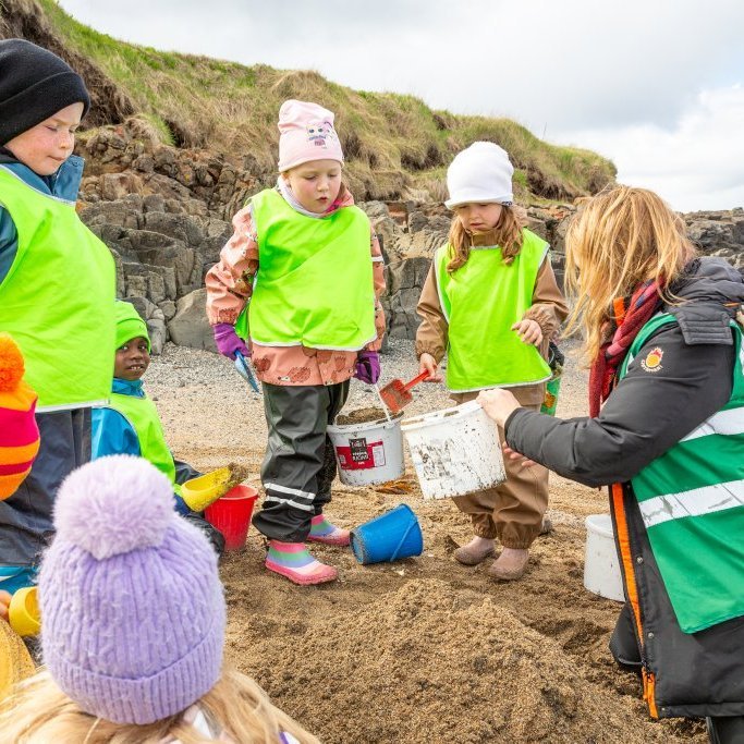 Sæskrímsli á Langasandi við Sólmundarhöfða - Unnið af elstu deild leikskólans Akraseli (2024)
Ljósmynd: Guðni Hannesson