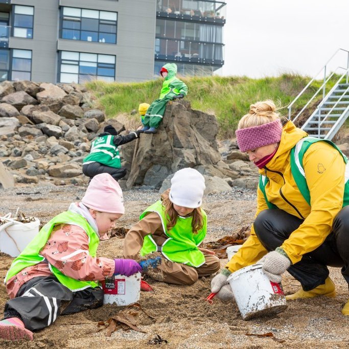 Sæskrímsli á Langasandi við Sólmundarhöfða - Unnið af elstu deild leikskólans Akraseli (2024)
Ljósmynd: Guðni Hannesson