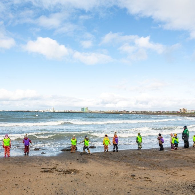 Sæskrímsli á Langasandi við Sólmundarhöfða - Unnið af elstu deild leikskólans Akraseli (2024)
Ljósmynd: Guðni Hannesson