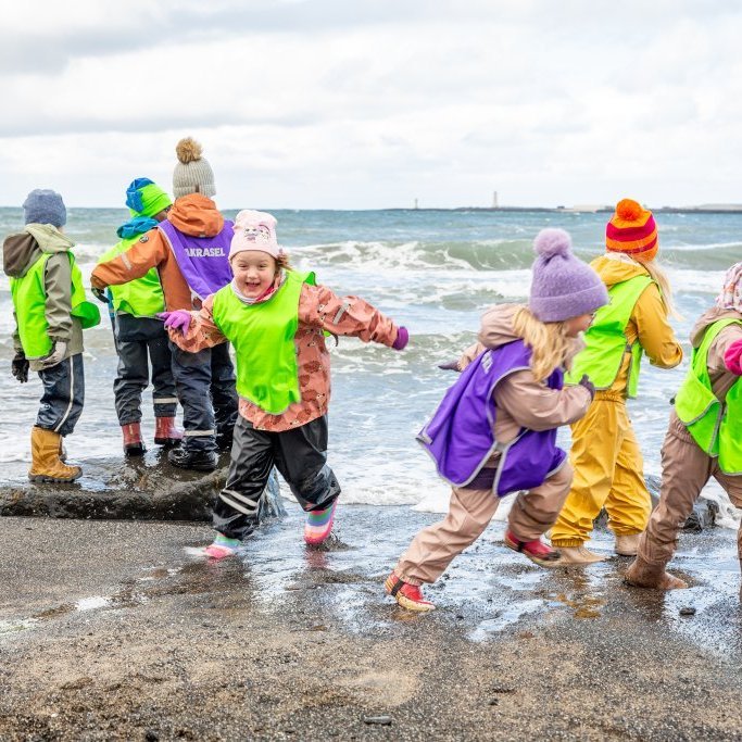 Sæskrímsli á Langasandi við Sólmundarhöfða - Unnið af elstu deild leikskólans Akraseli (2024)
Ljósmynd: Guðni Hannesson