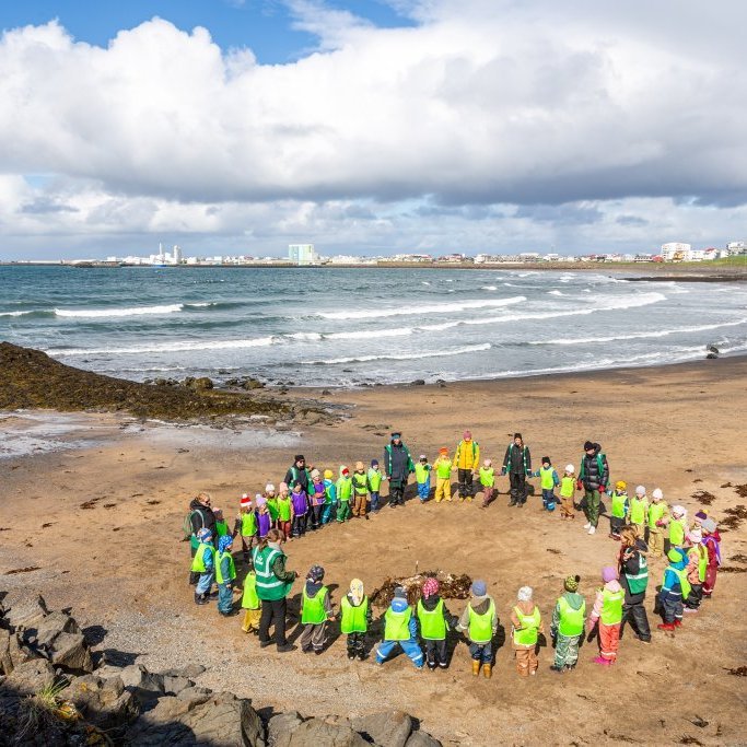 Sæskrímsli á Langasandi við Sólmundarhöfða - Unnið af elstu deild leikskólans Akraseli (2024)
Ljósmynd: Guðni Hannesson