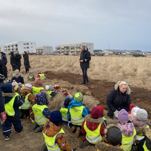 Sævar Freyr Þráinsson bæjarstjóri hélt ræðu og fagnaði þessum merku tímamótum