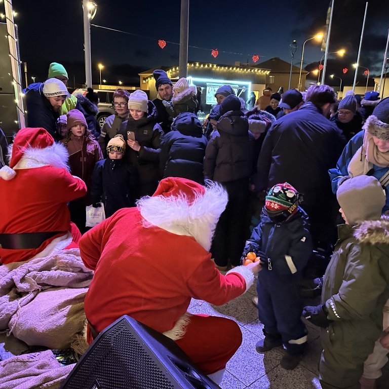 Jólasveinarnir gáfu börnunum mandarínur