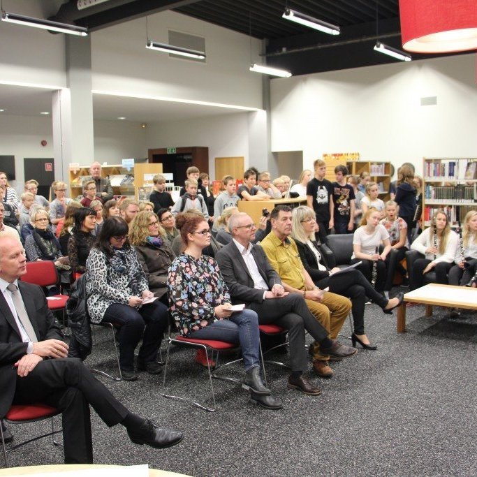 Yfirlitsmynd af gestum.