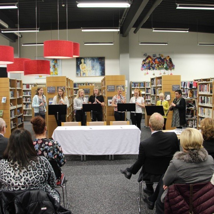 Nemendur Tónlistarskóla Akraness spila á Klarínett Don´t worry, be happy.