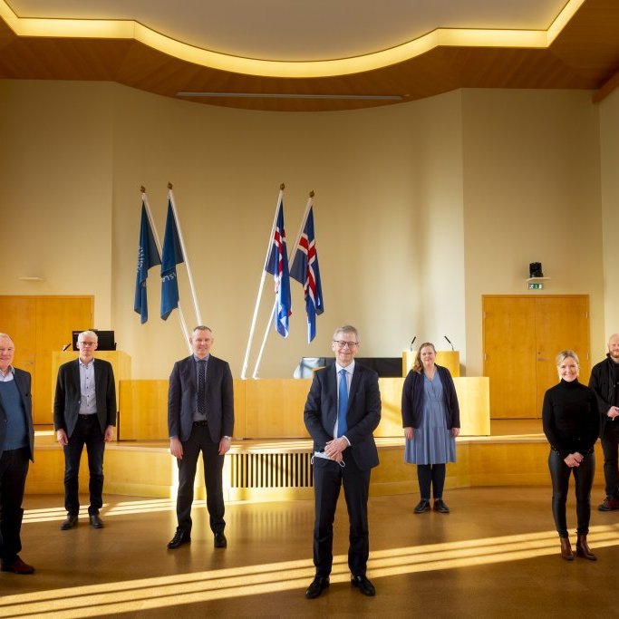 Skapa á aðstöðu til rannsókna, nemendaverkefna og þróunar- og nýsköpunarstarfs fyrir nemendur og starfsfólk Háskóla Íslands á Breiðinni á Akranesi samkvæmt viljayfirlýsingu sem Jón Atli Benediktsson, rektor Háskóla Íslands, Sævar Freyr Þráinsson, bæjarstjóri Akraneskaupstaðar, og Valdís Fjölnisdóttir, framkvæmdastjóri Breiðar Þróunarfélags, undirrituðu í Hátíðasal Háskóla Íslands þann 22. mars 2021 mynd/Kristinn Ingvarsson