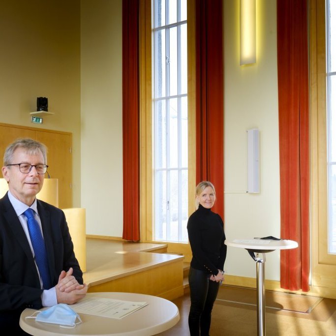 Skapa á aðstöðu til rannsókna, nemendaverkefna og þróunar- og nýsköpunarstarfs fyrir nemendur og starfsfólk Háskóla Íslands á Breiðinni á Akranesi samkvæmt viljayfirlýsingu sem Jón Atli Benediktsson, rektor Háskóla Íslands, Sævar Freyr Þráinsson, bæjarstjóri Akraneskaupstaðar, og Valdís Fjölnisdóttir, framkvæmdastjóri Breiðar Þróunarfélags, undirrituðu í Hátíðasal Háskóla Íslands þann 22. mars 2021 mynd/Kristinn Ingvarsson