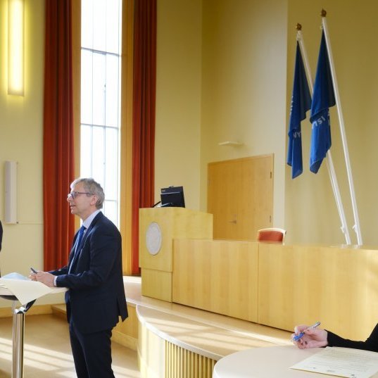 Skapa á aðstöðu til rannsókna, nemendaverkefna og þróunar- og nýsköpunarstarfs fyrir nemendur og starfsfólk Háskóla Íslands á Breiðinni á Akranesi samkvæmt viljayfirlýsingu sem Jón Atli Benediktsson, rektor Háskóla Íslands, Sævar Freyr Þráinsson, bæjarstjóri Akraneskaupstaðar, og Valdís Fjölnisdóttir, framkvæmdastjóri Breiðar Þróunarfélags, undirrituðu í Hátíðasal Háskóla Íslands þann 22. mars 2021 mynd/Kristinn Ingvarsson