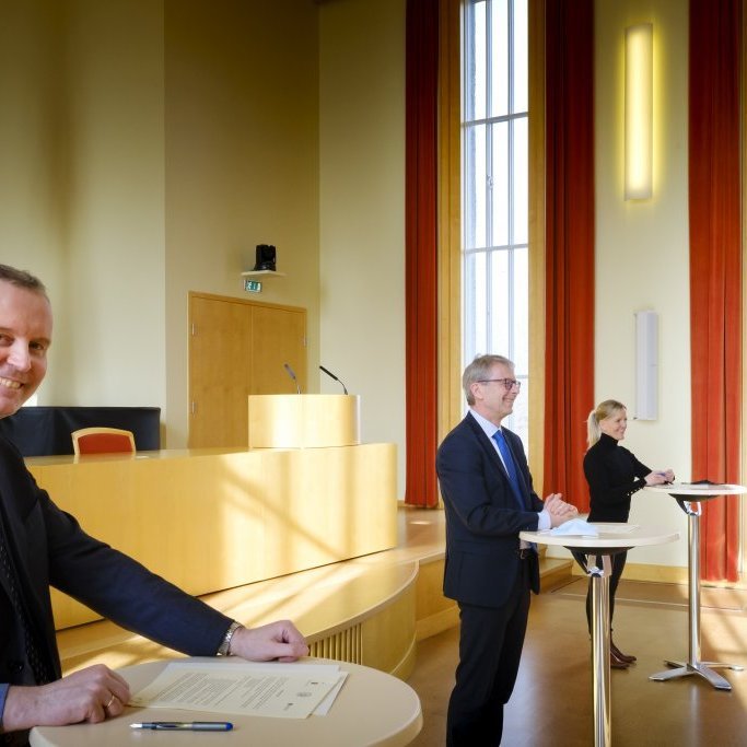 Skapa á aðstöðu til rannsókna, nemendaverkefna og þróunar- og nýsköpunarstarfs fyrir nemendur og starfsfólk Háskóla Íslands á Breiðinni á Akranesi samkvæmt viljayfirlýsingu sem Jón Atli Benediktsson, rektor Háskóla Íslands, Sævar Freyr Þráinsson, bæjarstjóri Akraneskaupstaðar, og Valdís Fjölnisdóttir, framkvæmdastjóri Breiðar Þróunarfélags, undirrituðu í Hátíðasal Háskóla Íslands þann 22. mars 2021 mynd/Kristinn Ingvarsson