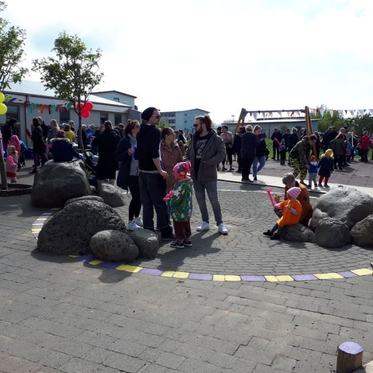 Afmælisgestir í grillveislu