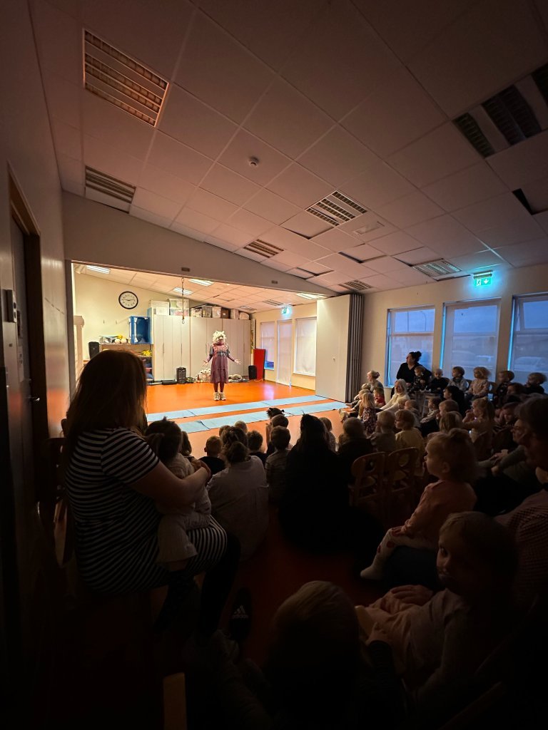 Leikhópurinn Lotta heimsótti alla leikskóla á Akranesi í tilefni Vökudaga