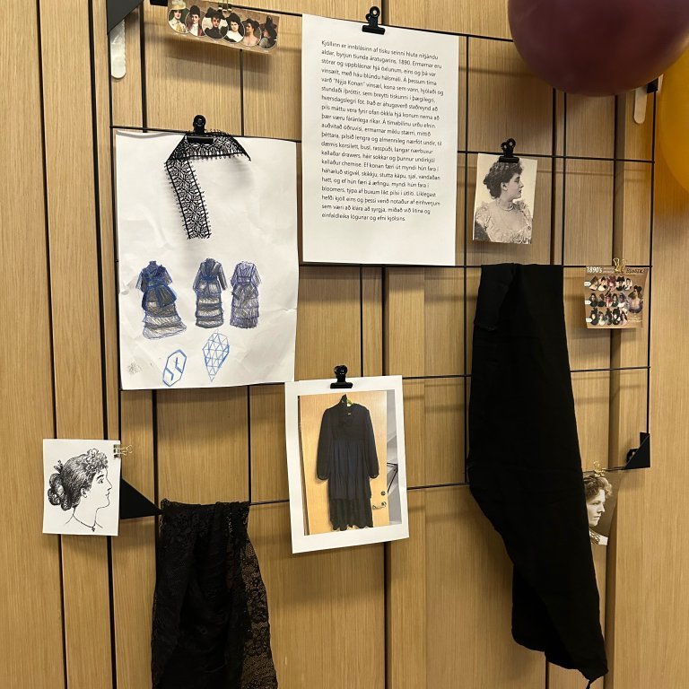 Starfsfólk fjöliðjunnar í samvinnu við Búkollu héldu metnaðarfulla og líflega tískusýningu á Vökudögum. Hér má sjá hönnun eftir Lovísu liljudóttir Daðadóttir.