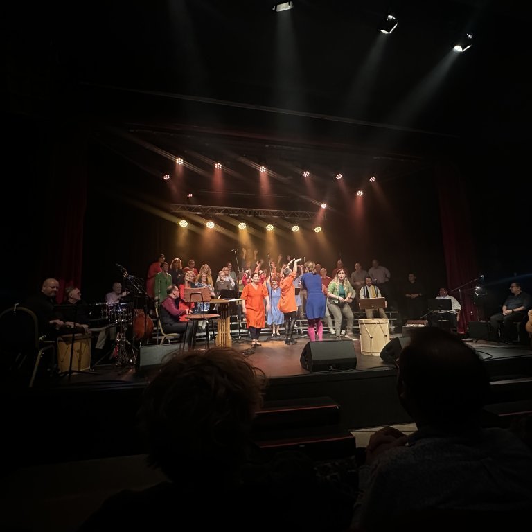 Kór Akraneskirkju undir stjórn Hilmars Arnars Agnarssonar flutti glæsilegt verk í Bíóhöllinni með tónlistarmönnum frá SA