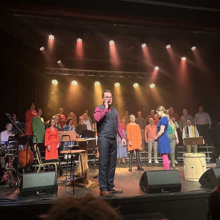 Kór Akraneskirkju undir stjórn Hilmars Arnars Agnarssonar flutti glæsilegt verk í Bíóhöllinni með tónlistarmönnum frá SA