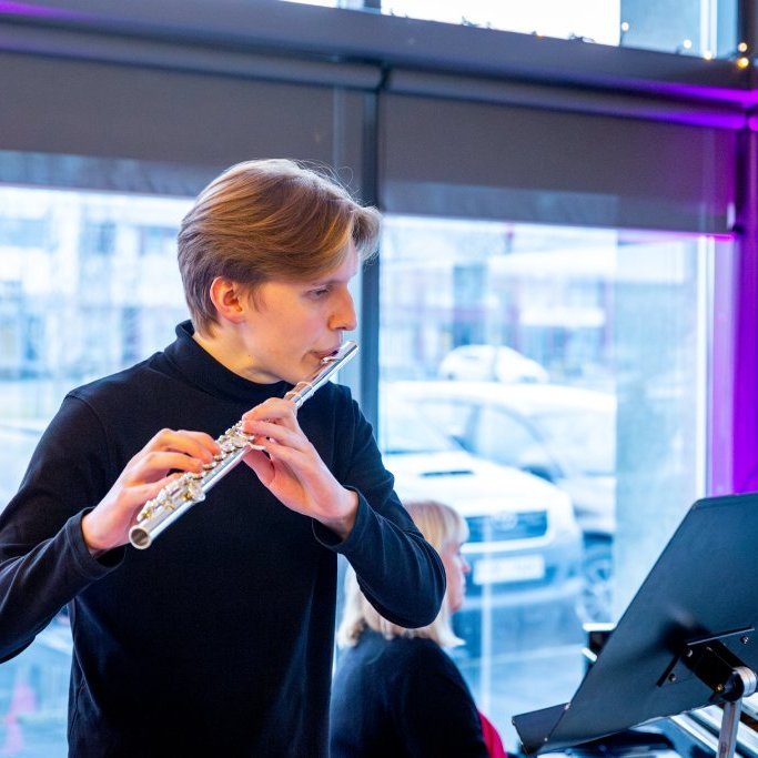 Sigurjón Jósef Magnússon þverflautuleikari spilaði lag við undirleik Jónínu Ernu Tónlistarskólastjóra
Ljósmynd: Guðni Hannesson