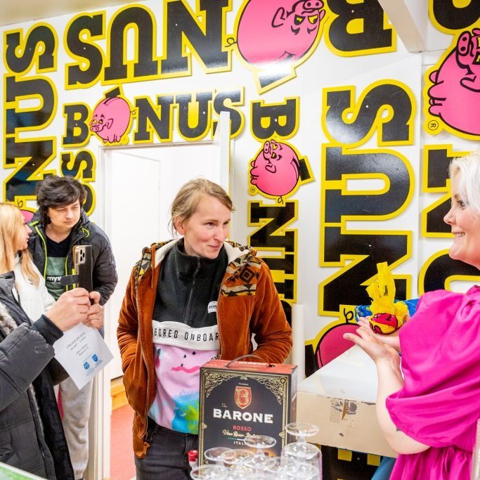 Tinna Royal hélt 42 ára afmælissýninguna Lífið, alheimurinn og alltsaman
Ljósmyndir: Guðni Hannesson