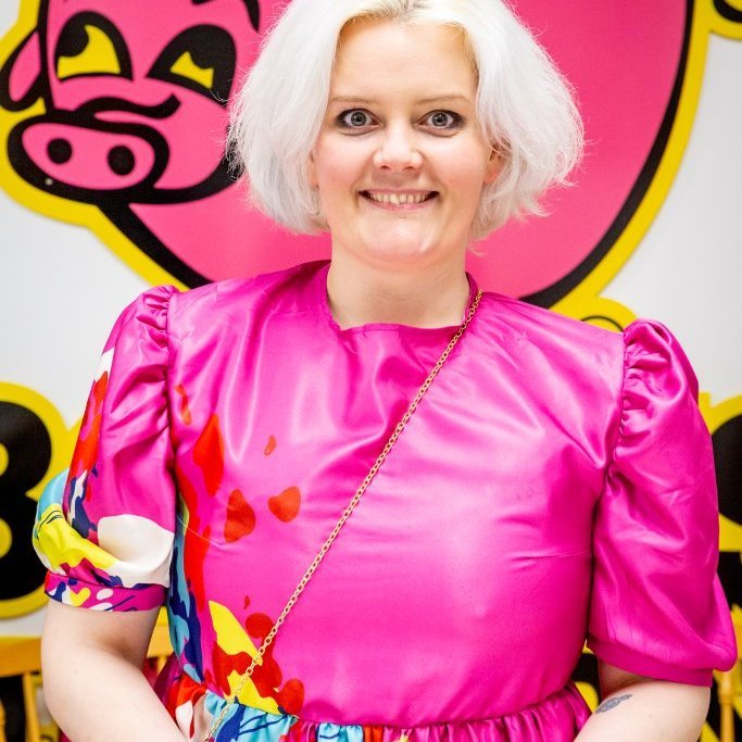 Tinna Royal hélt 42 ára afmælissýninguna Lífið, alheimurinn og alltsaman
Ljósmyndir: Guðni Hannesson