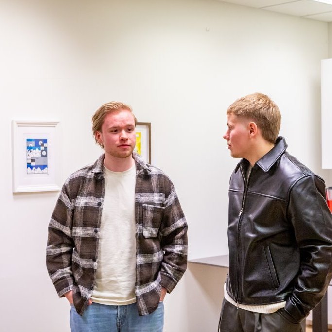 Almar Daði bauð á sína fyrstu myndlistarsýninu ,,SKÝ