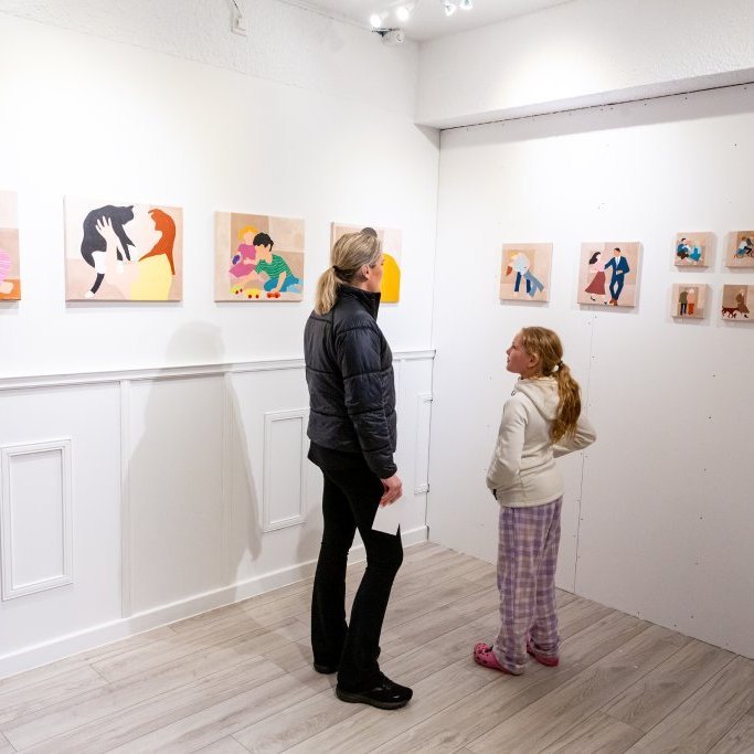 Herdís Hallgrímsdóttir bauð á nostalgíska og fallega sýningu sem kallaðist Raunverur
Ljósmyndir: Guðni Hannesson