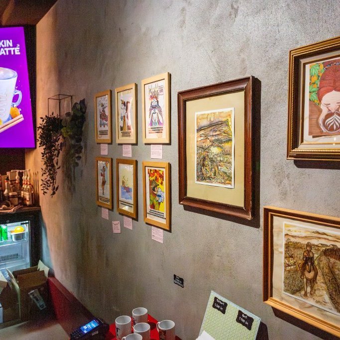 Af sýningunni Konur og kaffi eftir Tinnu Steindórsdóttur
Ljósmyndir: Guðni Hannesson