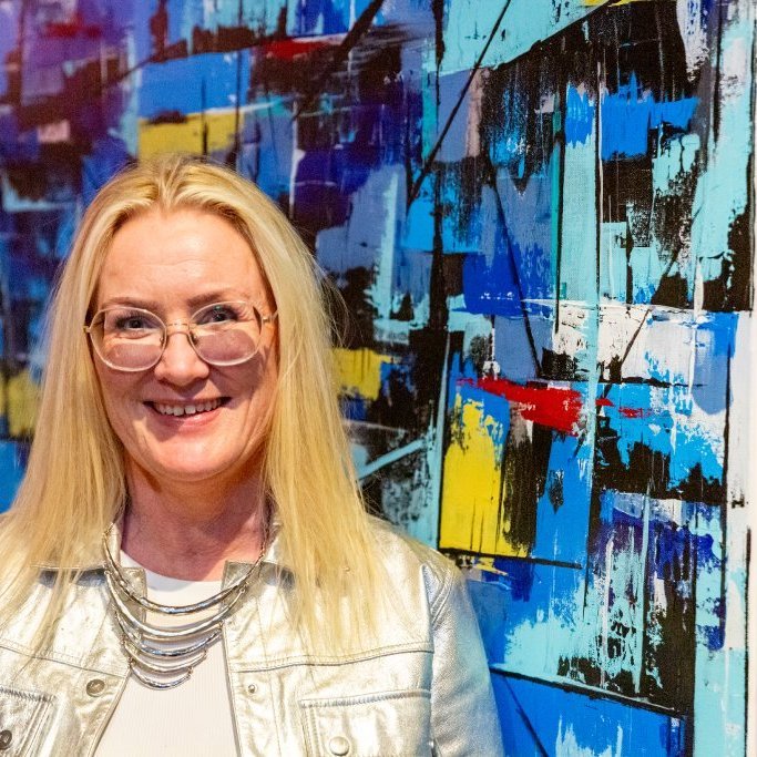 Anna Sigga á fyrstu myndlistarsýningunni sinni ,,Þessi hlið