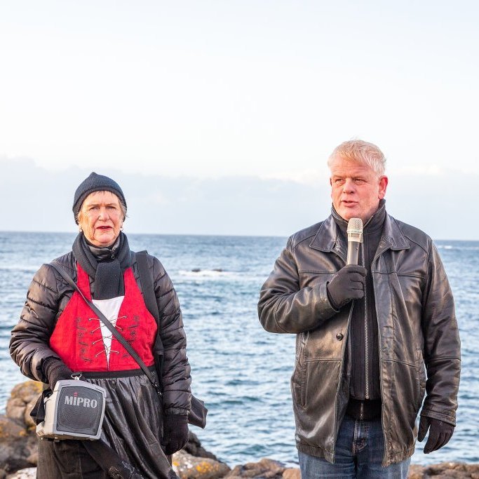 Akraneskaupstaður fjárfesti í nýju útilistaverki, náttúrusætinu Jókubungu - Haraldur Benediktsson bæjarstjóri vígði sætið
Ljósmyndir: Guðni Hannesson