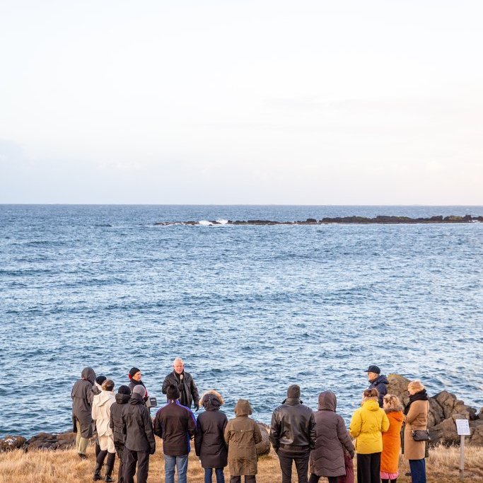 Akraneskaupstaður fjárfesti í nýju útilistaverki, náttúrusætinu Jókubungu - Haraldur Benediktsson bæjarstjóri vígði sætið
Ljósmyndir: Guðni Hannesson