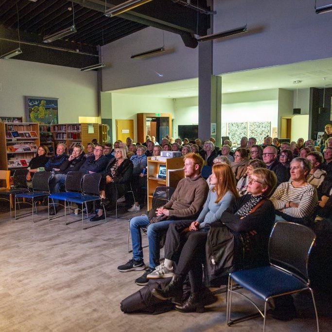 Haraldur Benediktsson bæjarstjóri bauð á fyrirlestur um mannlíf undir Akrafjalli á Bókasafni Akraness, viðburðurinn var afar vel sóttur og margt fróðlegt sem þarna kom fram í máli og myndum.
Ljósmynd: Guðni Hannesson