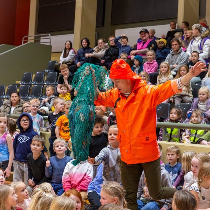 Vökudagar 2025 - Sirkússýning fyrir ungmenni bæjarsins, ,,Sjómenn