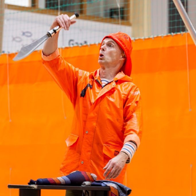 Vökudagar 2025 - Sirkússýning fyrir ungmenni bæjarsins, ,,Sjómenn