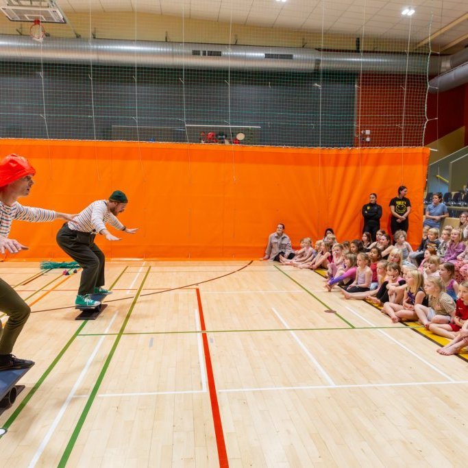 Vökudagar 2025 - Sirkússýning fyrir ungmenni bæjarsins, ,,Sjómenn