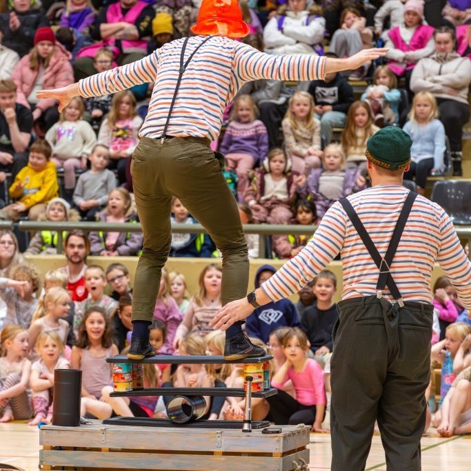 Vökudagar 2025 - Sirkússýning fyrir ungmenni bæjarsins, ,,Sjómenn