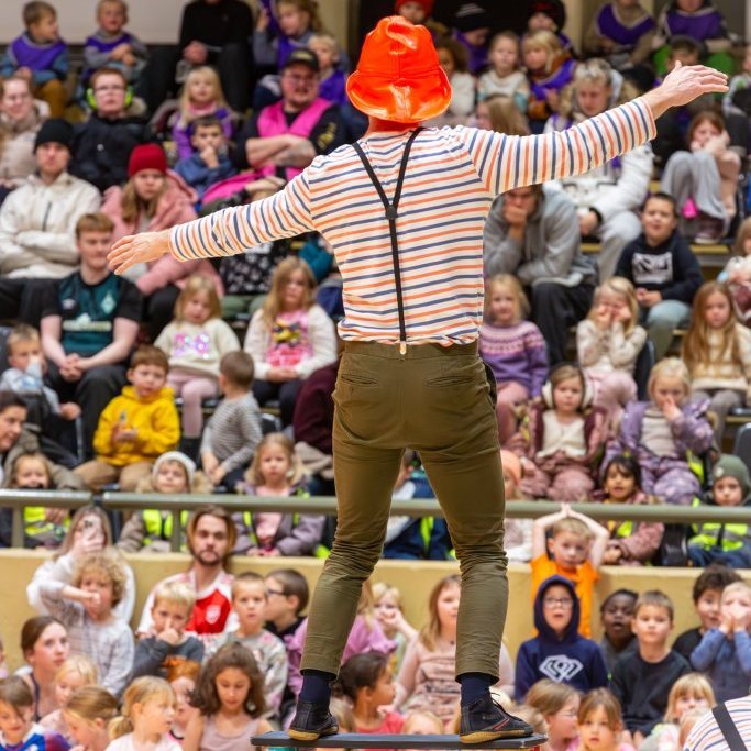 Vökudagar 2025 - Sirkússýning fyrir ungmenni bæjarsins, ,,Sjómenn