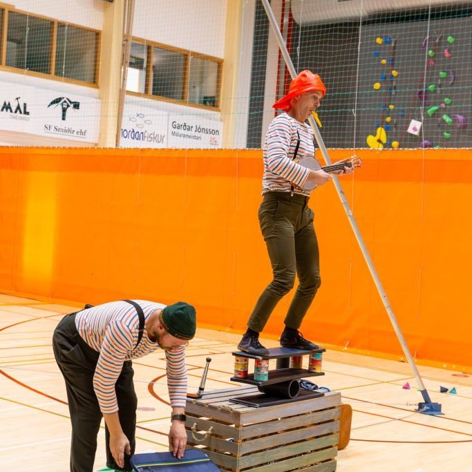 Vökudagar 2025 - Sirkússýning fyrir ungmenni bæjarsins, ,,Sjómenn