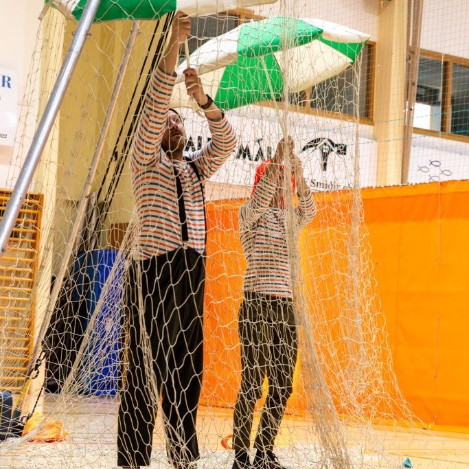 Vökudagar 2025 - Sirkússýning fyrir ungmenni bæjarsins, ,,Sjómenn