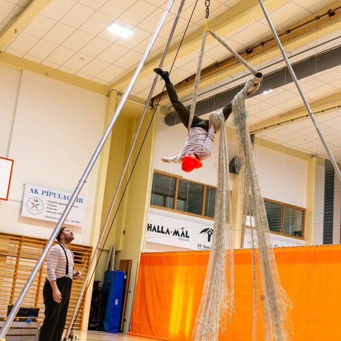 Vökudagar 2025 - Sirkússýning fyrir ungmenni bæjarsins, ,,Sjómenn