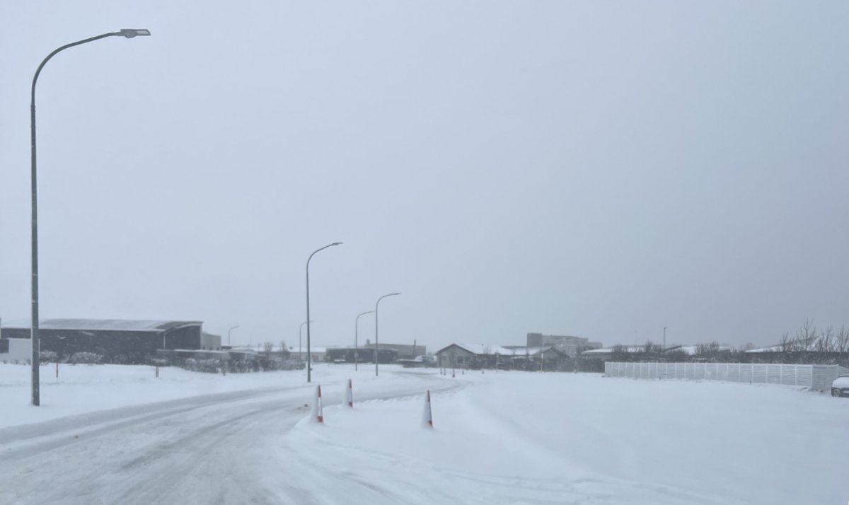 Vegfarendur beðnir um að fara varlega