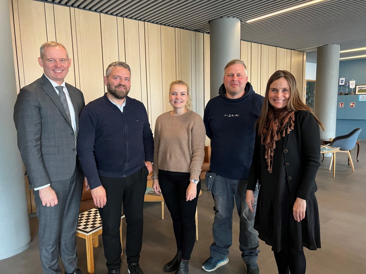 Sævar Freyr Þráinsson, bæjarstjóri, Valgarður Lyngdal Jónsson, bæjarfulltrúi, Líf Lárusdóttir, bæjar…