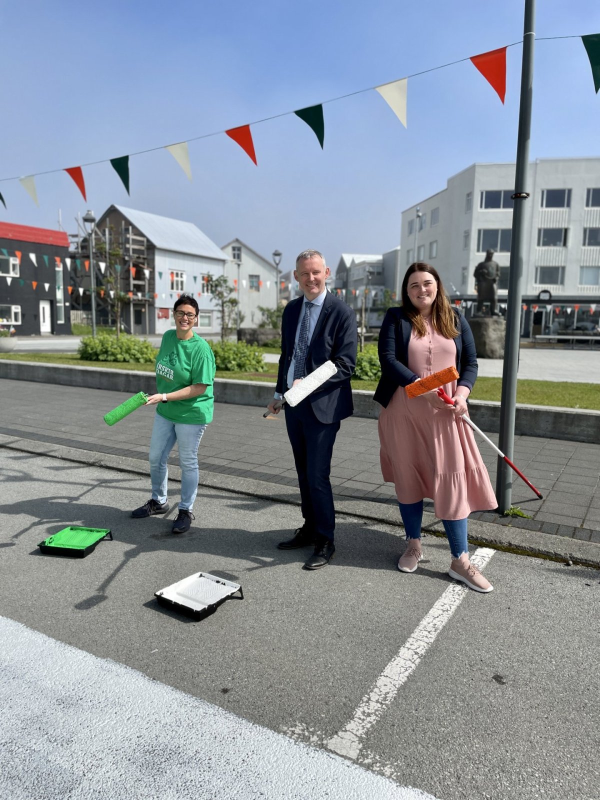 Fríða Kristín Magnúsdóttir viðburðastjóri, Sævar Freyr Þráinsson bæjarstjóri og Sædís Alexía Sigurmu…