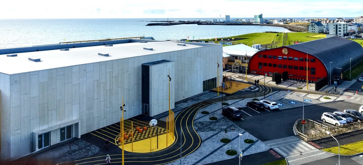 Opið hús verður í nýju fjölnota íþróttahúsi, Grundaskóla og World Class.