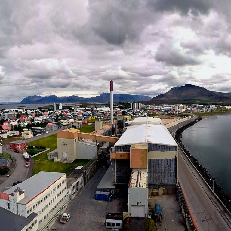 Sementsverksmiðjan fyrir niðurrif. Ljósmynd: Finnur Andrésson.