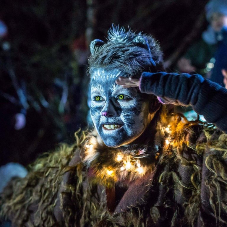 Jólakötturinn í leitinni að jólasveininum í desember í fyrra. 
Ljósmynd: Jónas Ottósson.