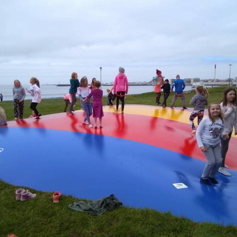 Ærslabelgurinn lokar tímabundið